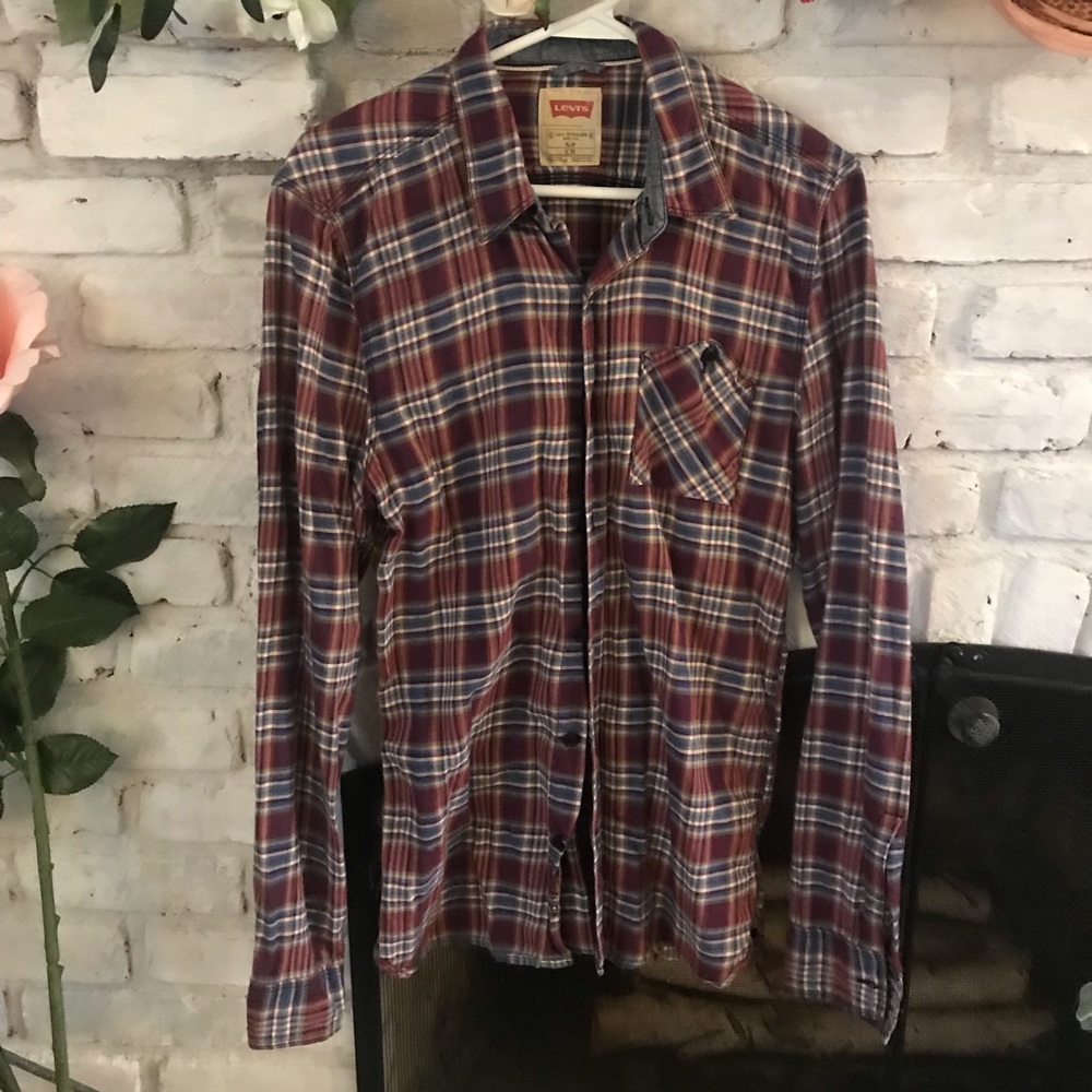 👕 Levi’s Flannel Shirt 👕